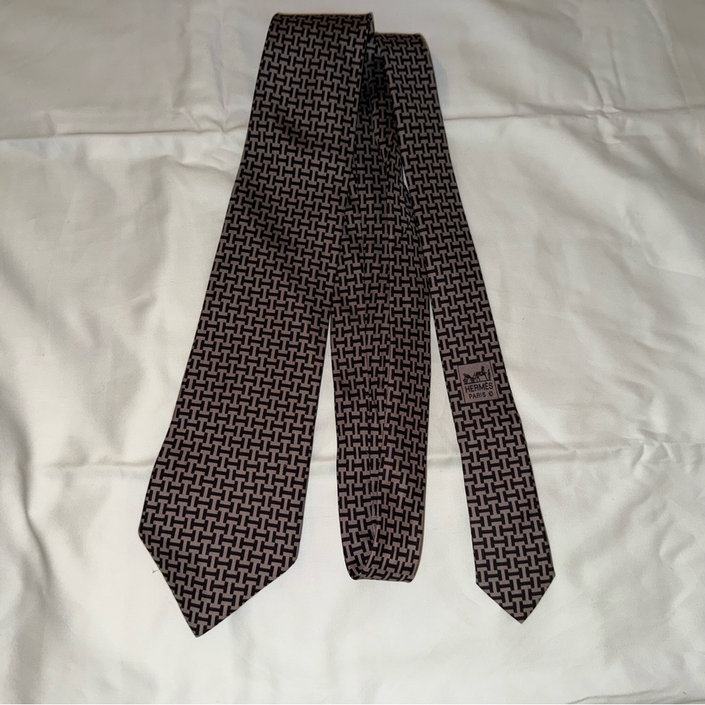 Hermes men’s 100% silk tie